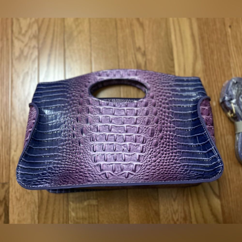 Womens Faux Crocodile Patterned Purse NWT - Picture 4 of 5